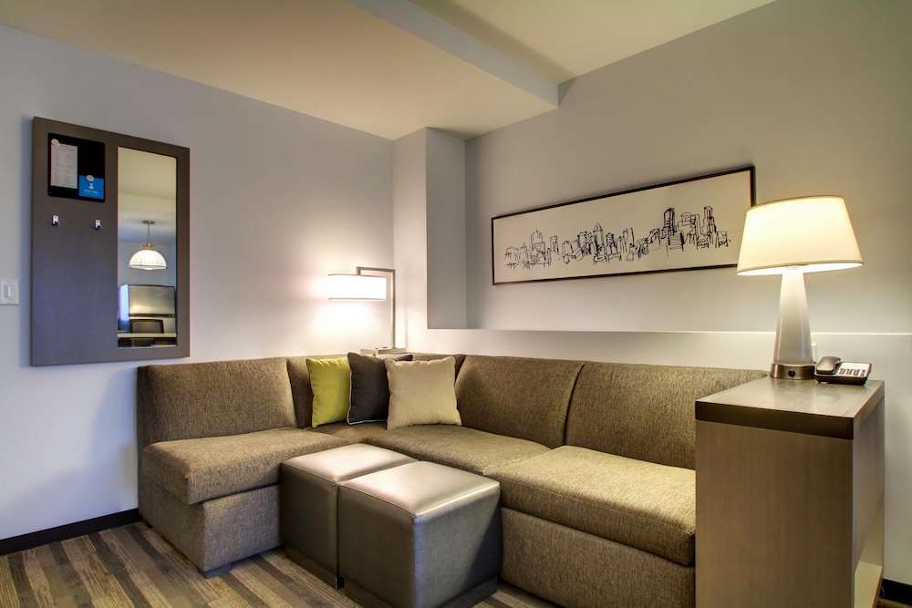 Hyatt House Chicago/Evanston 44/65