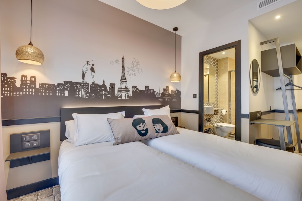 SUPERIOR, DOUBLE OR TWIN BED