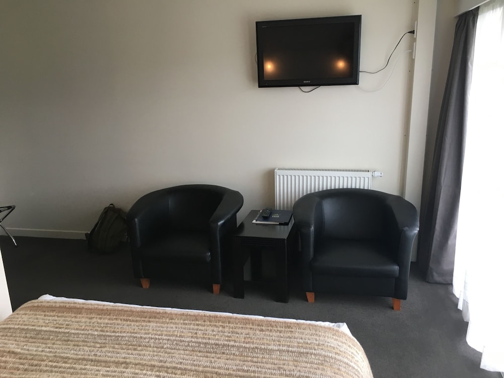 Fiordland Hotel Motel 24/54
