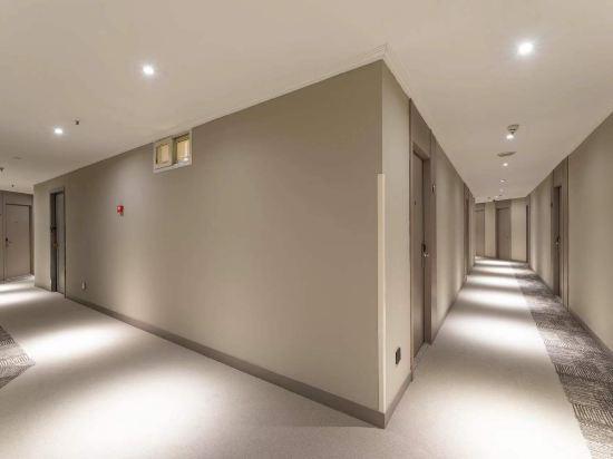 Home Inn Ningbo Tianyi Plaza Center 42/51