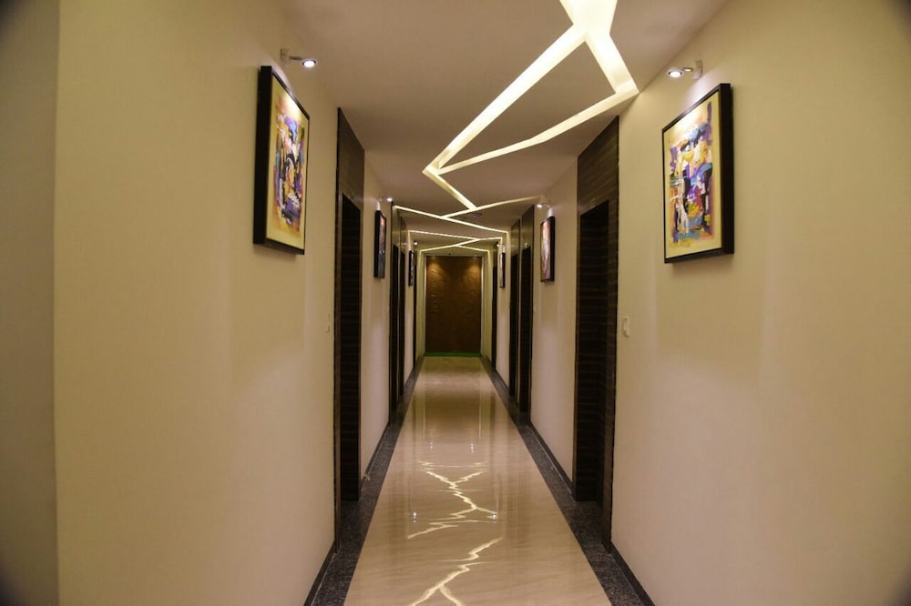THE PACIFIC HOTEL 35/40