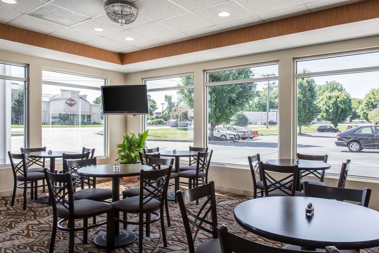 Quality Inn and Suites Danbury Near University 38/44