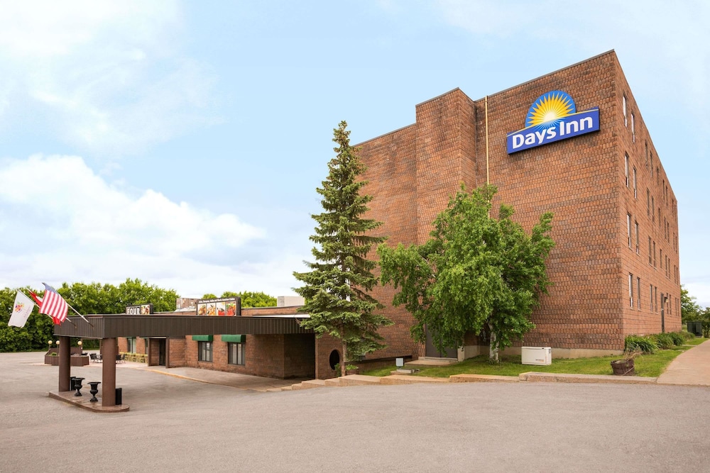 Days Inn by Wyndham Renfrew Conference Centre 24/27