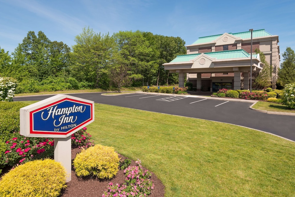 Hampton Inn Hartford Airport 1/44