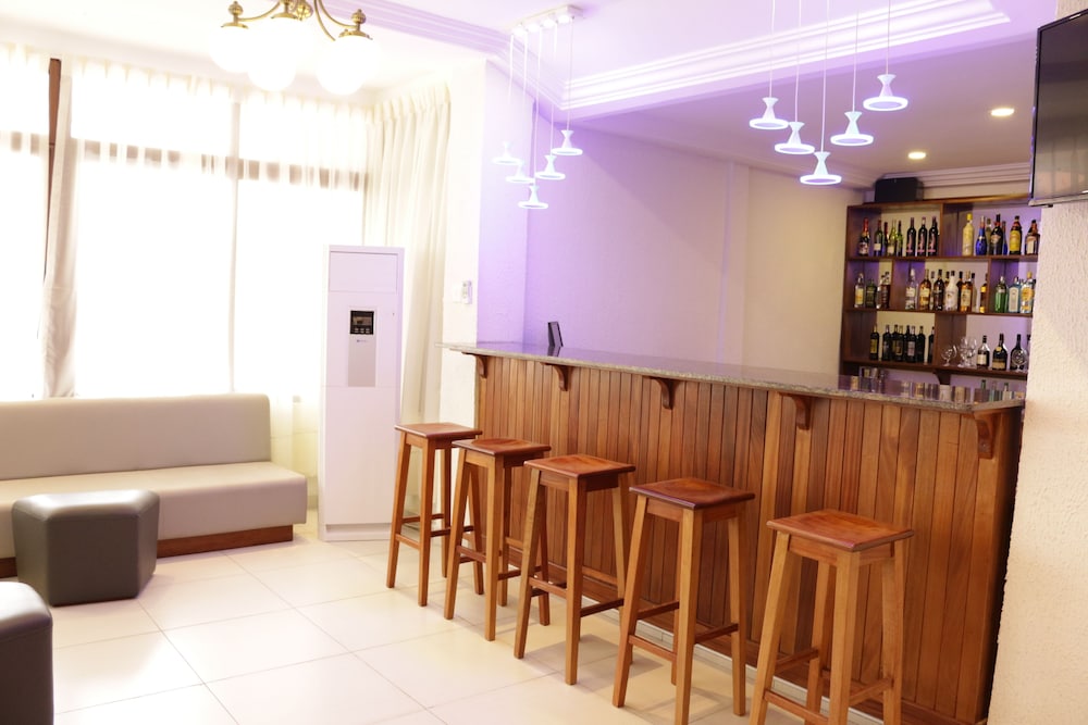 Coconut Grove Sakumono Hotel 17/18