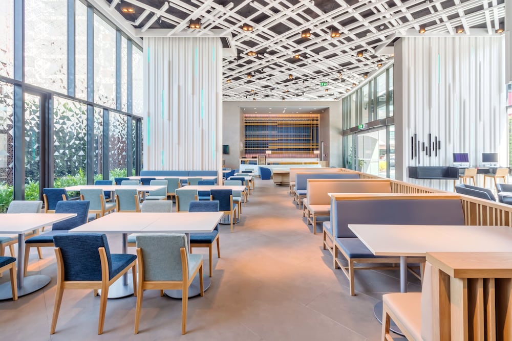 Holiday Inn Express Bangkok Soi Soonvijai 27/42