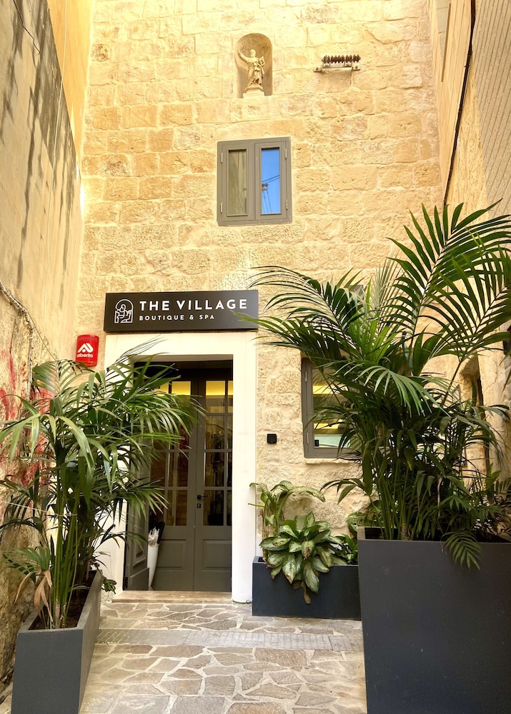 The Village Boutique and Spa 4/72