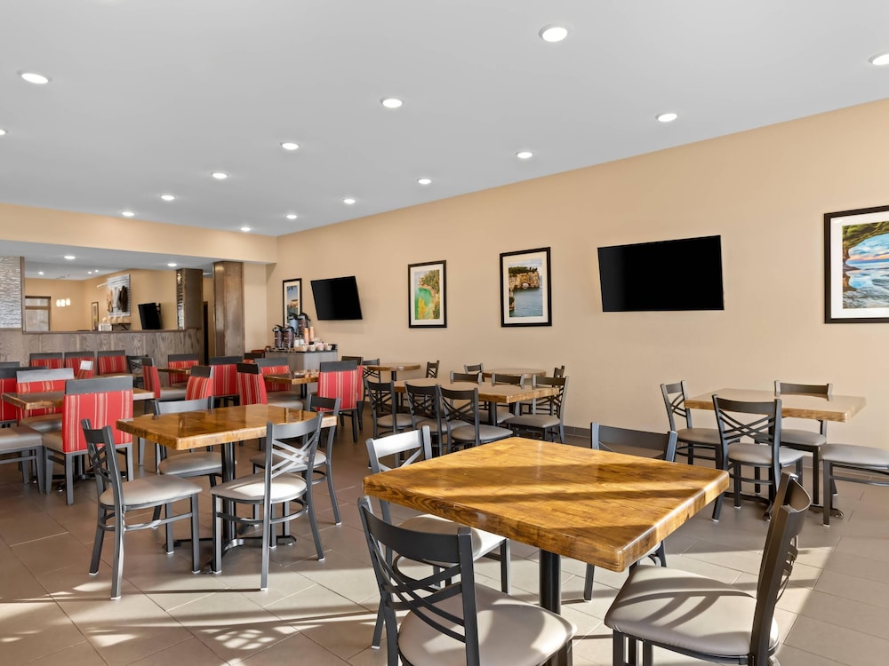 Comfort Inn and Suites Munising - Lakefront 33/49