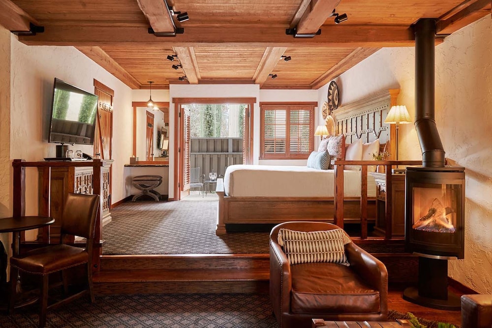 Rancho Caymus Inn 40/56