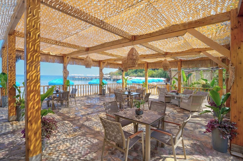 Merit Crystal Cove Hotel Casino & Spa 24/48