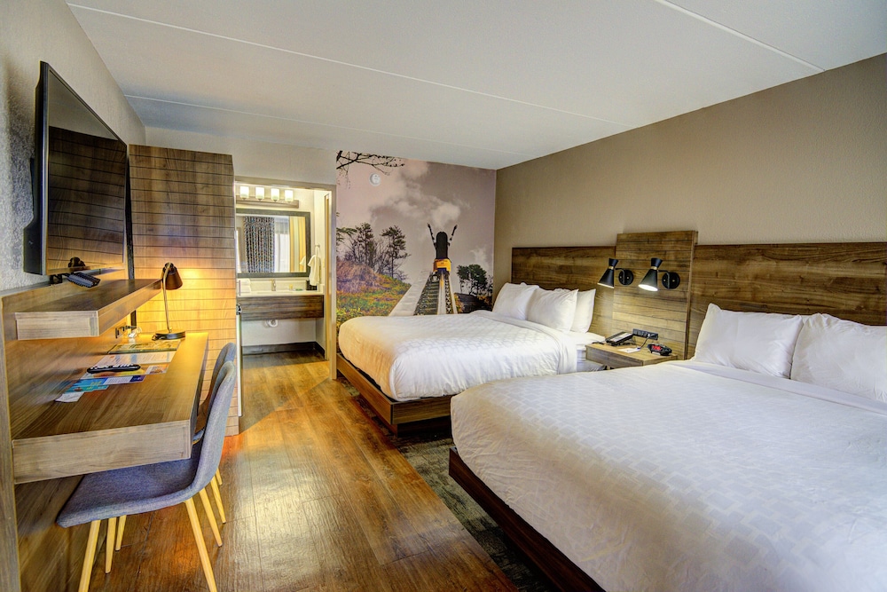 Clarion Pointe Downtown Gatlinburg 13/32