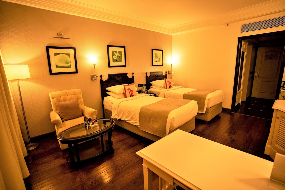 Royal Orchid Hotel Bangalore 33/41