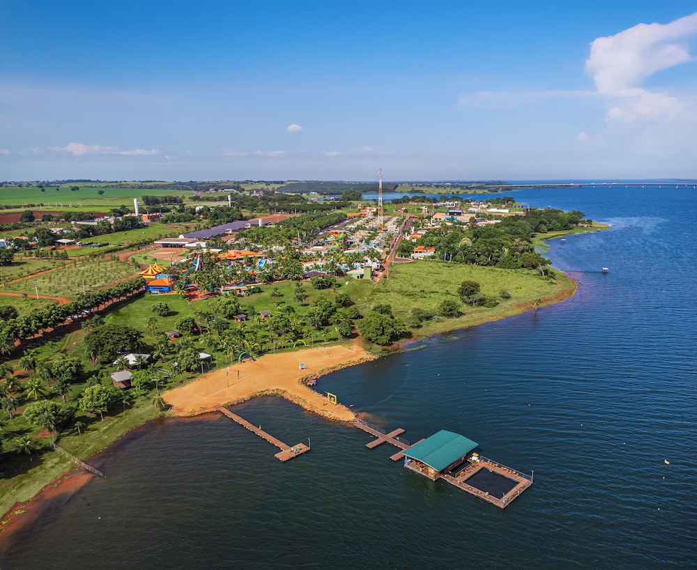 GRANDES LAGOS RESORT E PARQUE AQUATICO 40/47
