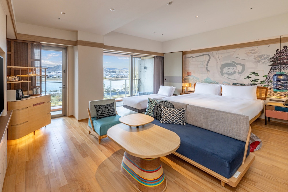 Suite, King Bed, River View