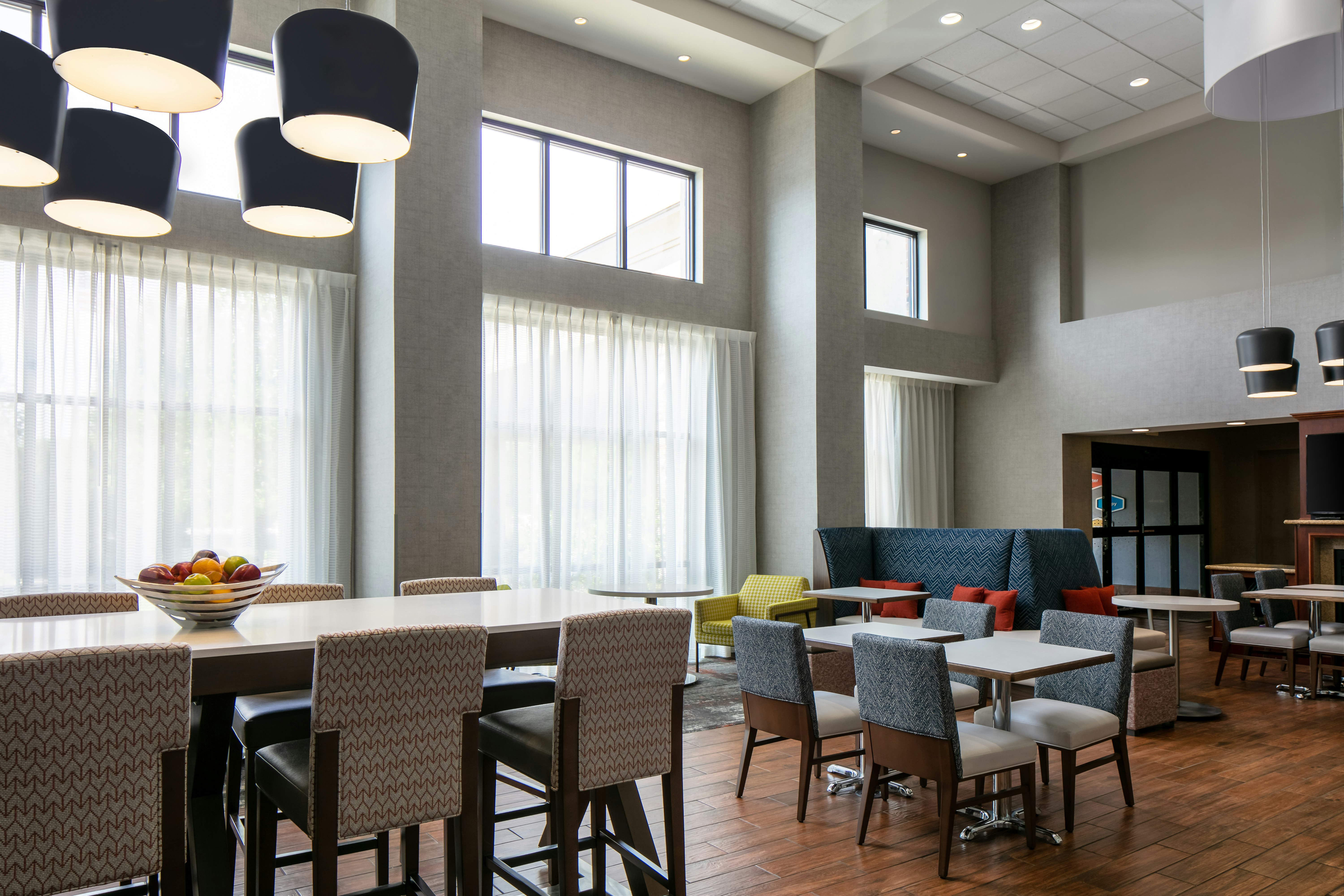Hampton Inn & Suites West Bend 36/48
