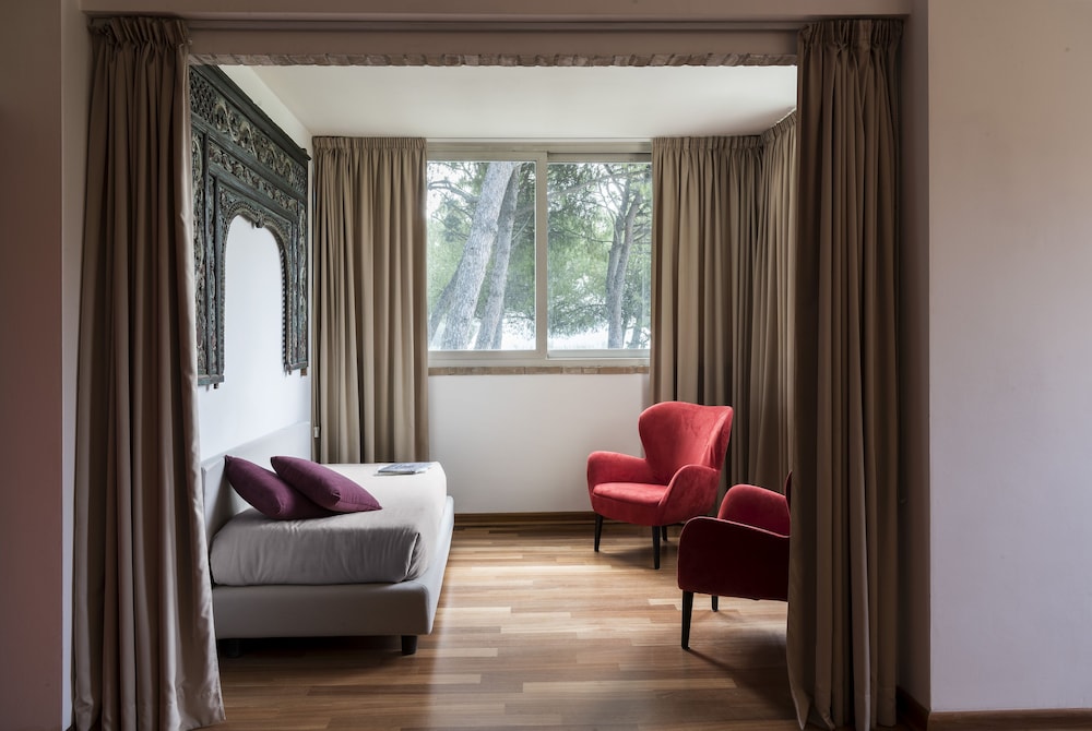 FINIS AFRICAE COUNTRY HOUSE 14/56