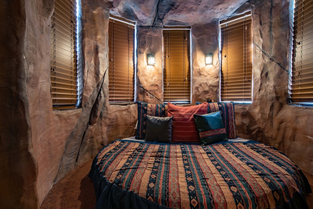 Canyon, Red Rock, Queen Bed