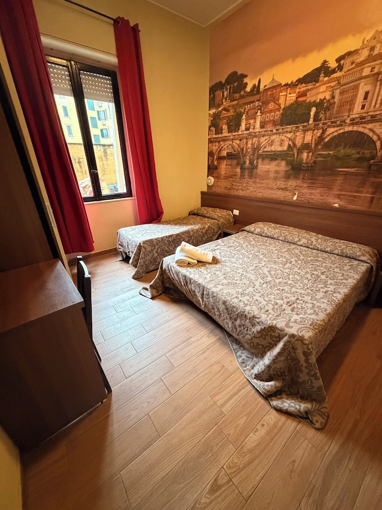 ROOM, TRIPLE