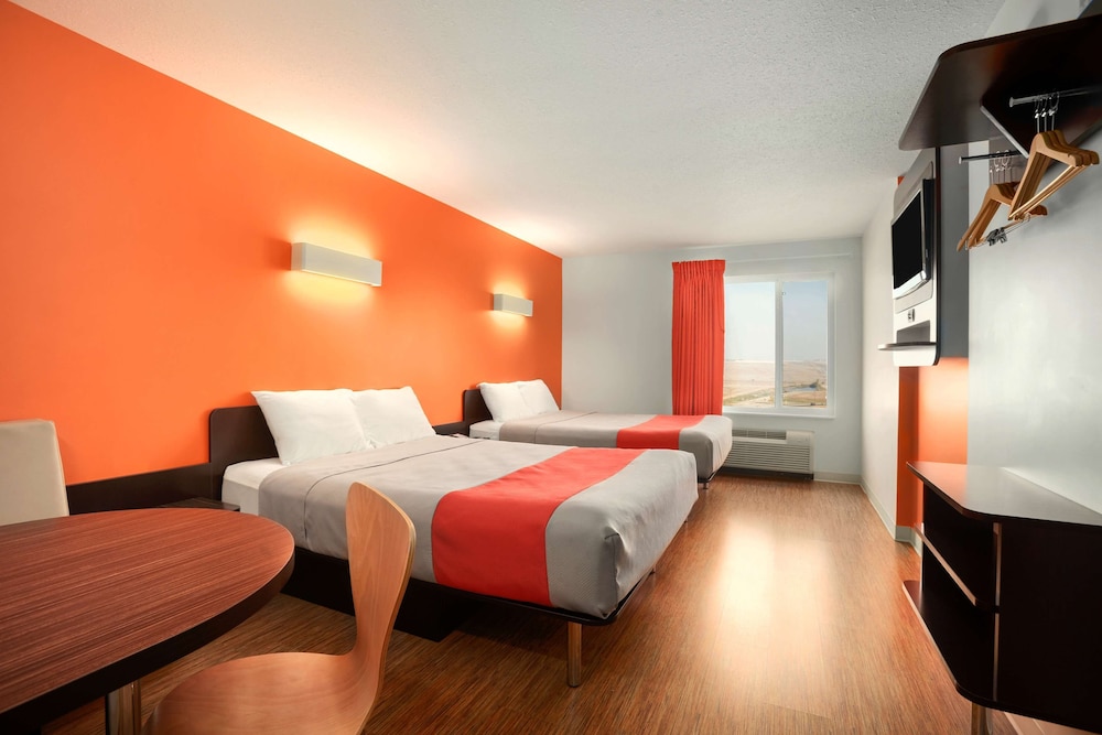 Motel6 Swift Current Sk 22/44