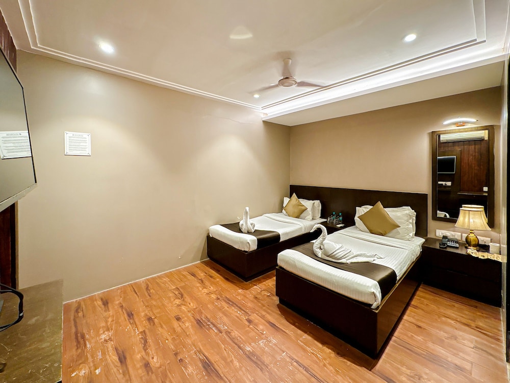 DELUXE, TWIN BEDS