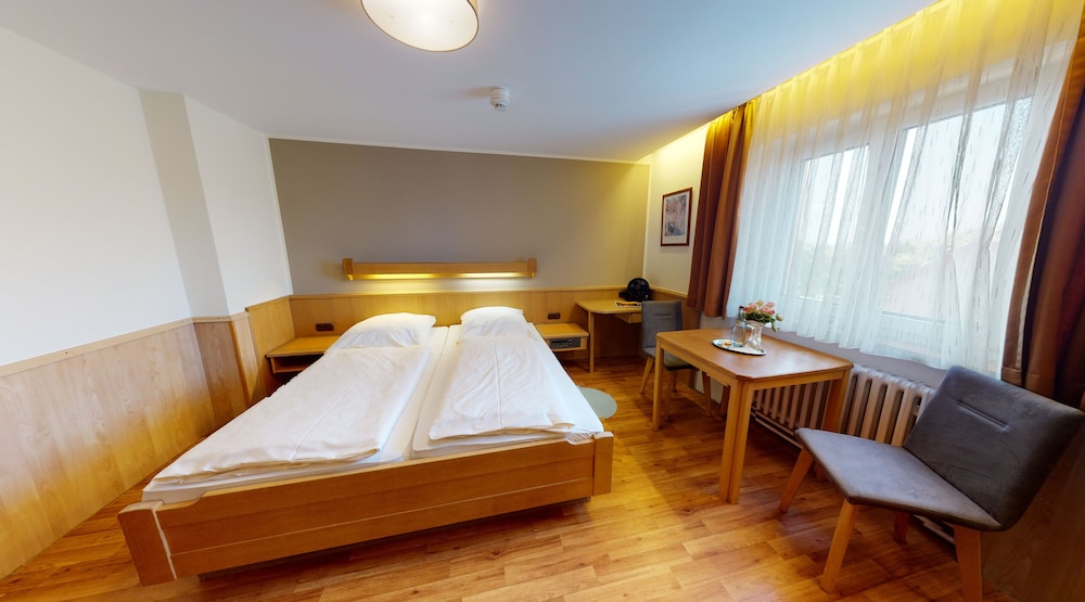 Rothenburger Hof Hotel 9/33