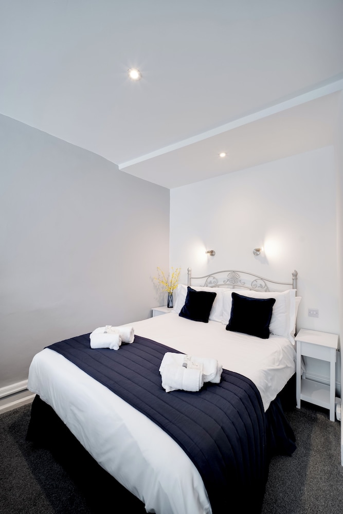 The Beaufort Hotel 12/34