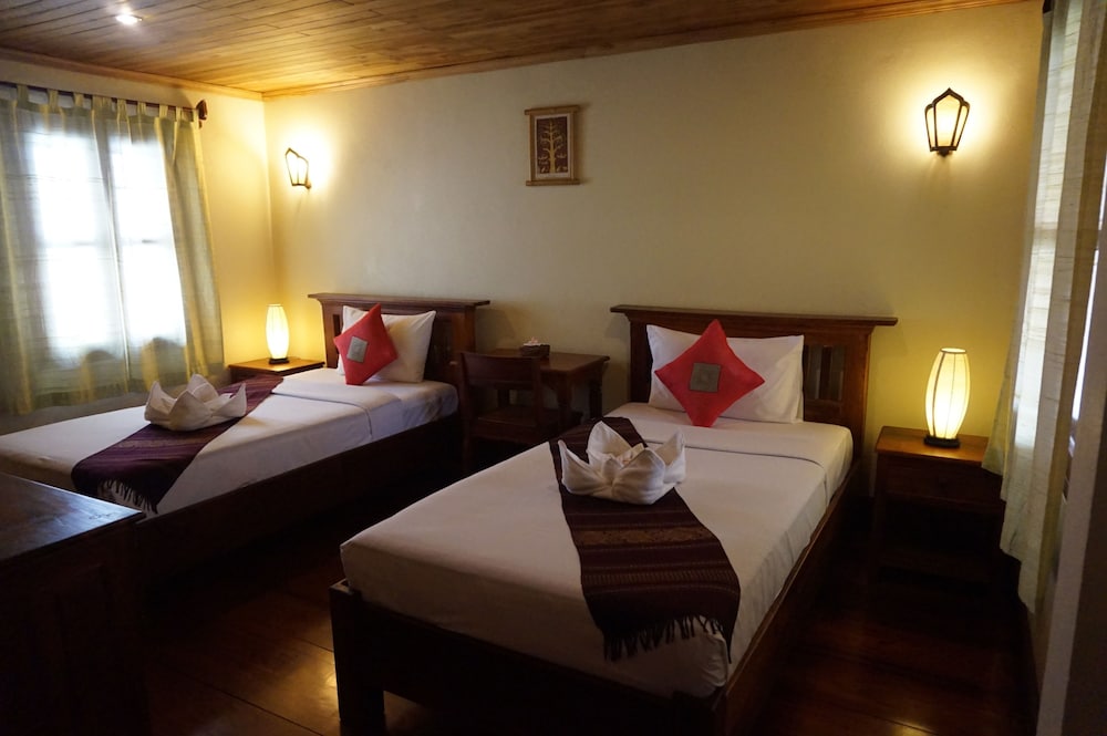 ROOM, TWIN BEDS