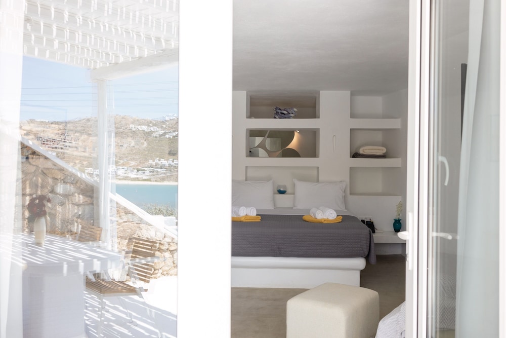 Mykonos Pantheon 10/50