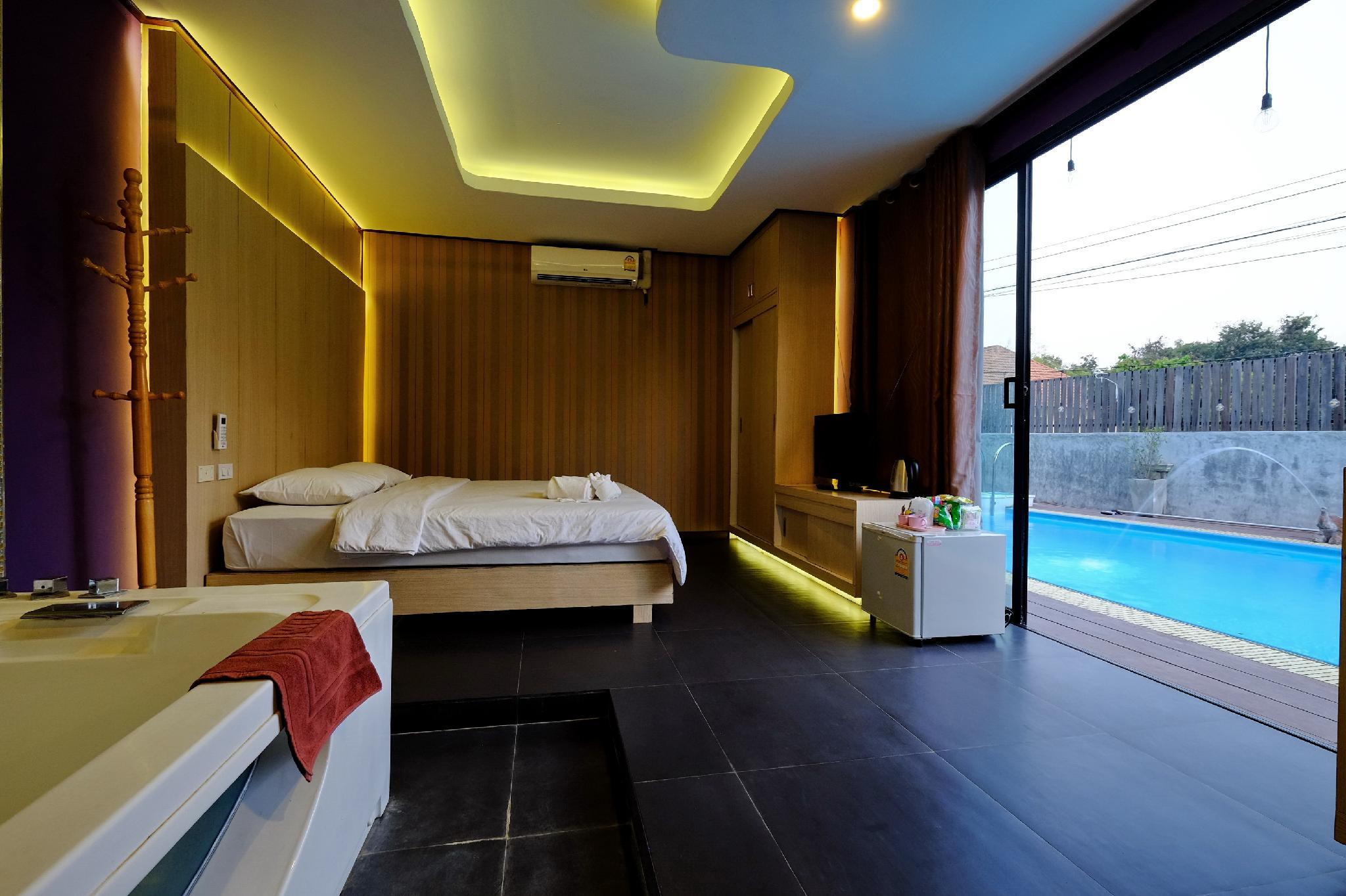 Deluxe, Double Bed, Jetted Pool
