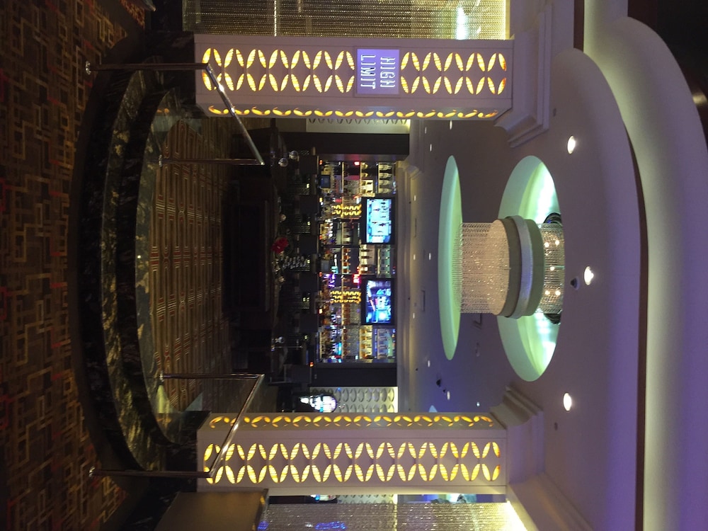 Golden Nugget Biloxi 8/32