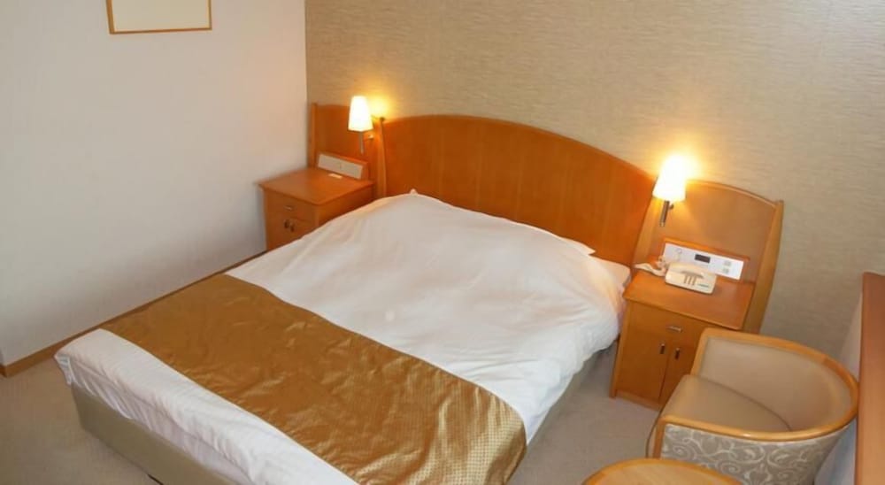 ROOM, SINGLE