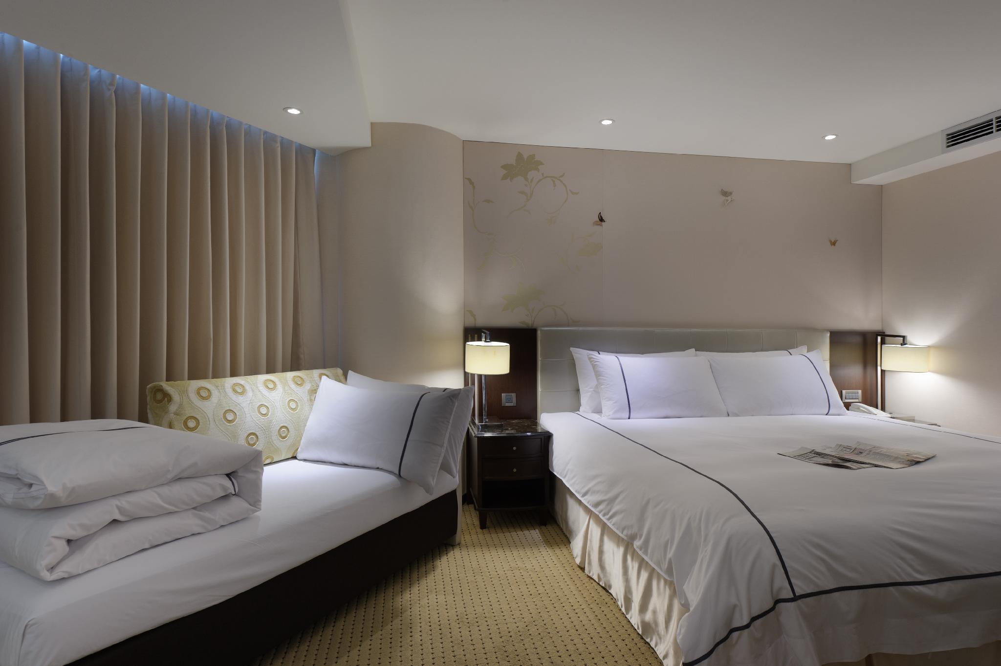 Deluxe, King Bed, Queen Bed, Sofa