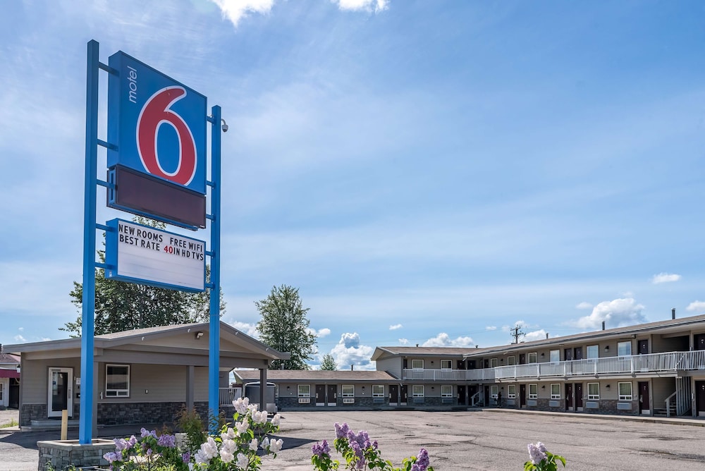 Motel6-Fort Nelson, BC 1/50