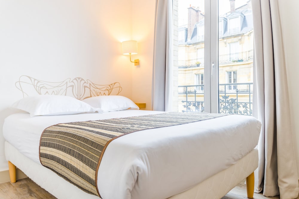 HOTEL KORNER EIFFEL 13/50