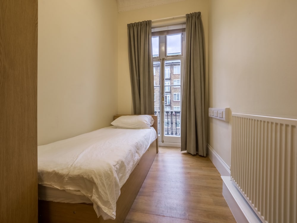 LSE Passfield Hall 13/45