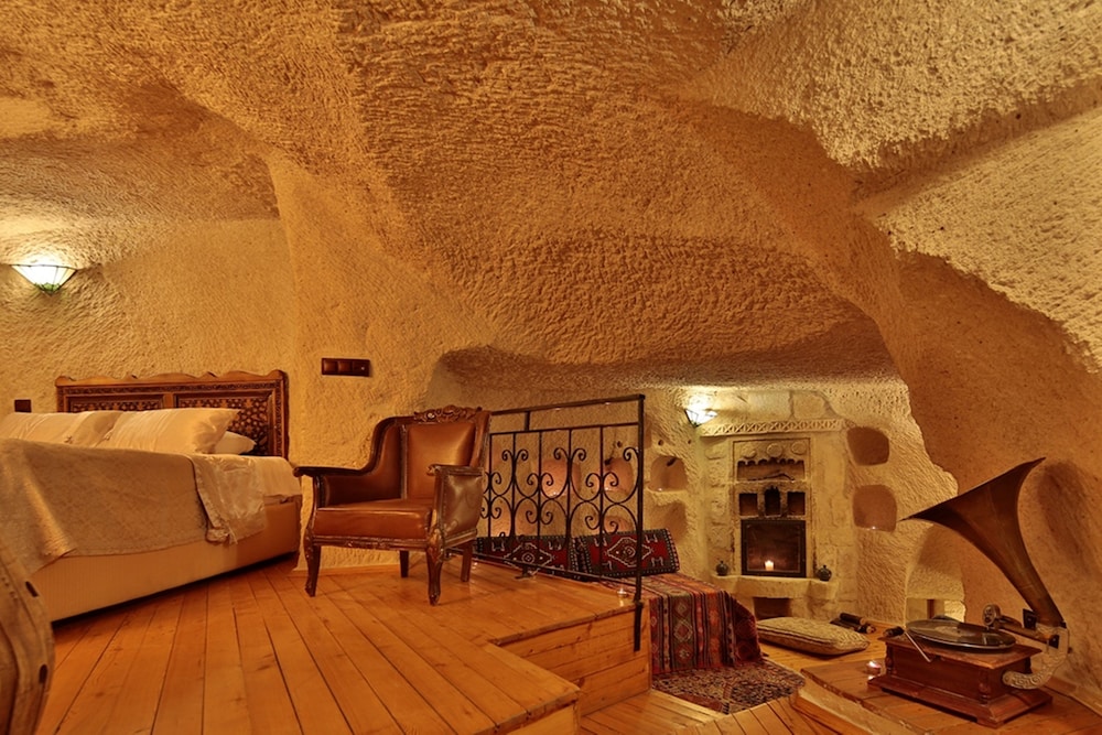 Ascension Cave Suite 19/30