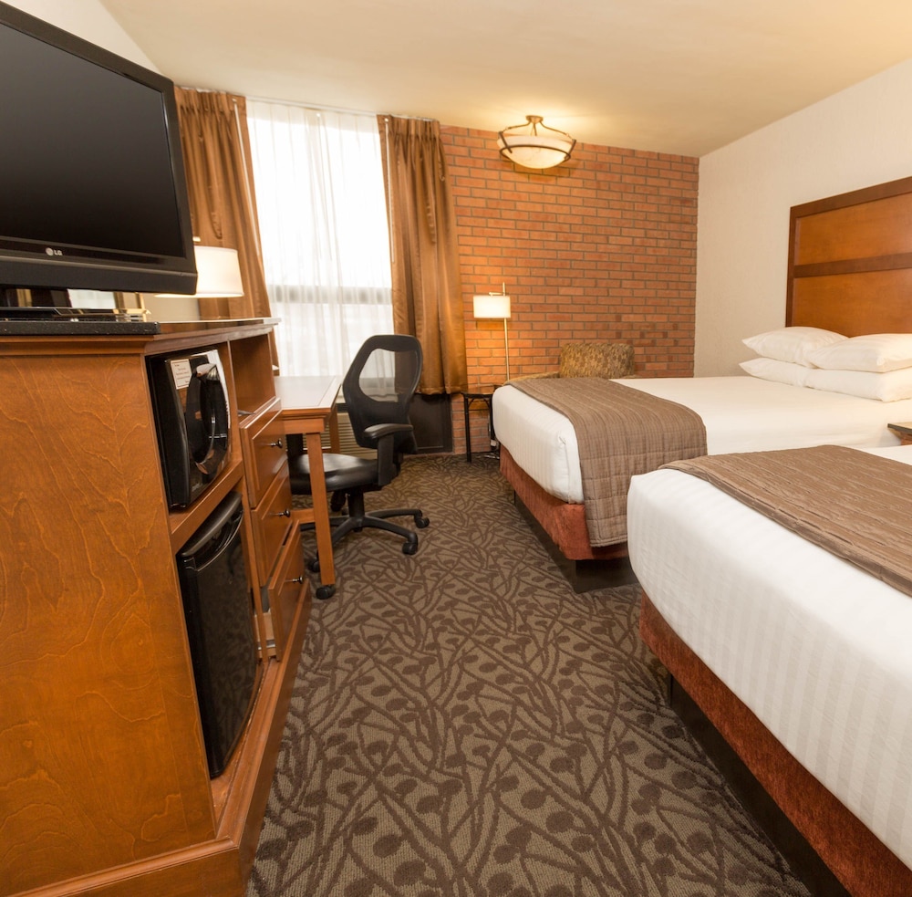 جناح بسريرين كوين بغرفتين مع أريكة، Drury Inn and Suites Frankenmuth 2/5