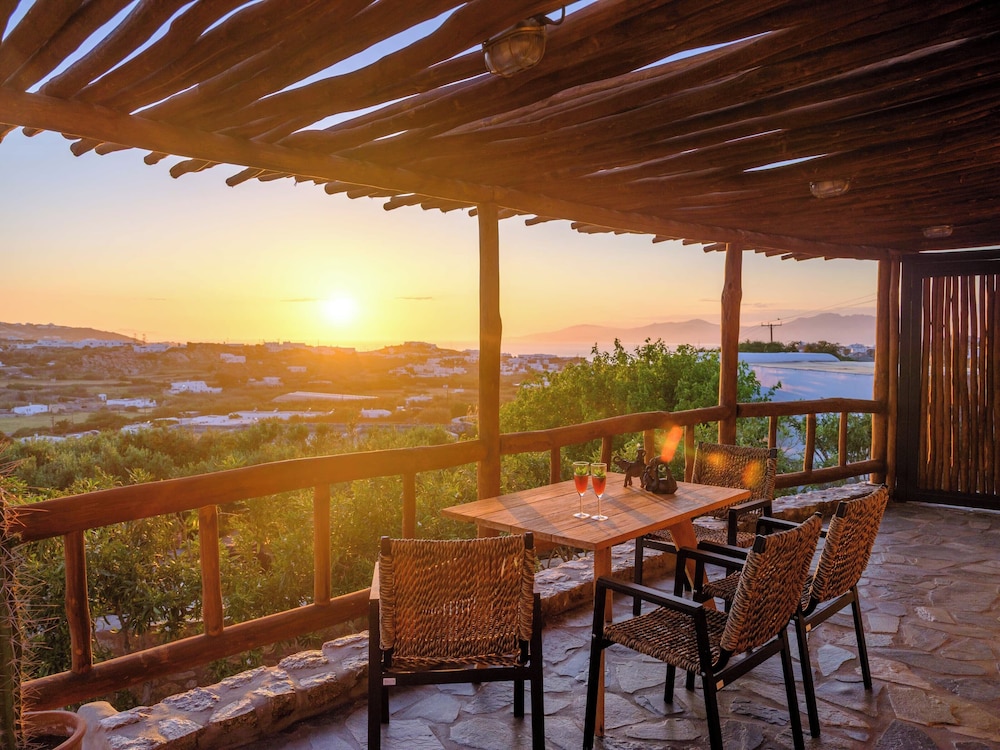 Ikies of Mykonos 38/50