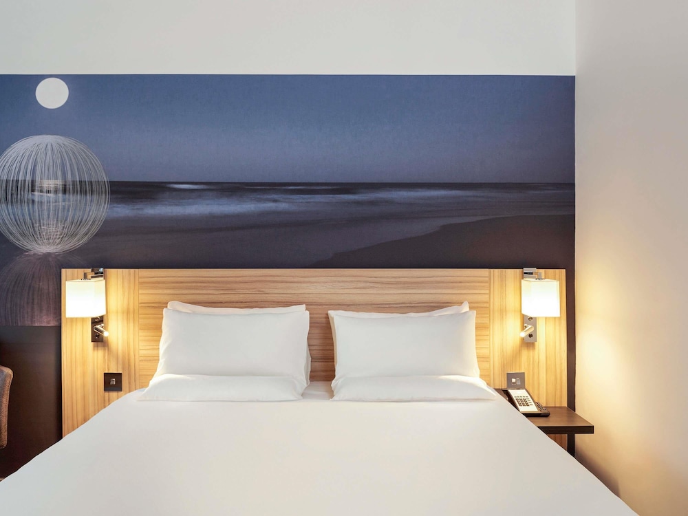 NOVOTEL LONDON STANSTED AIRPORT 13/69