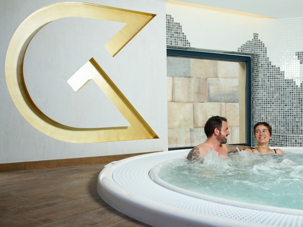 swimming pool spa
