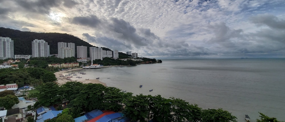 Leisure Cove Hotel Apartments 46/50