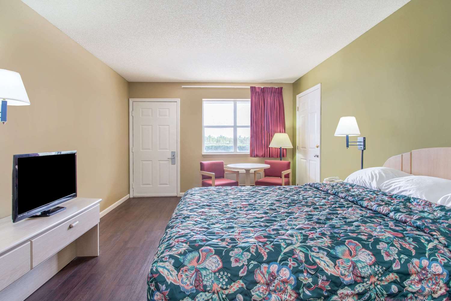 Super 8 by Wyndham Monticello 11/26