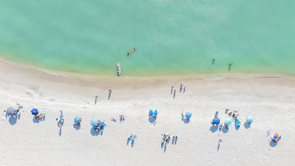 The Naples Beach Hotel and Golf Club 41/46