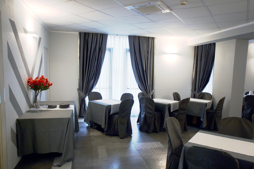 Hotel Principe Modena 43/63
