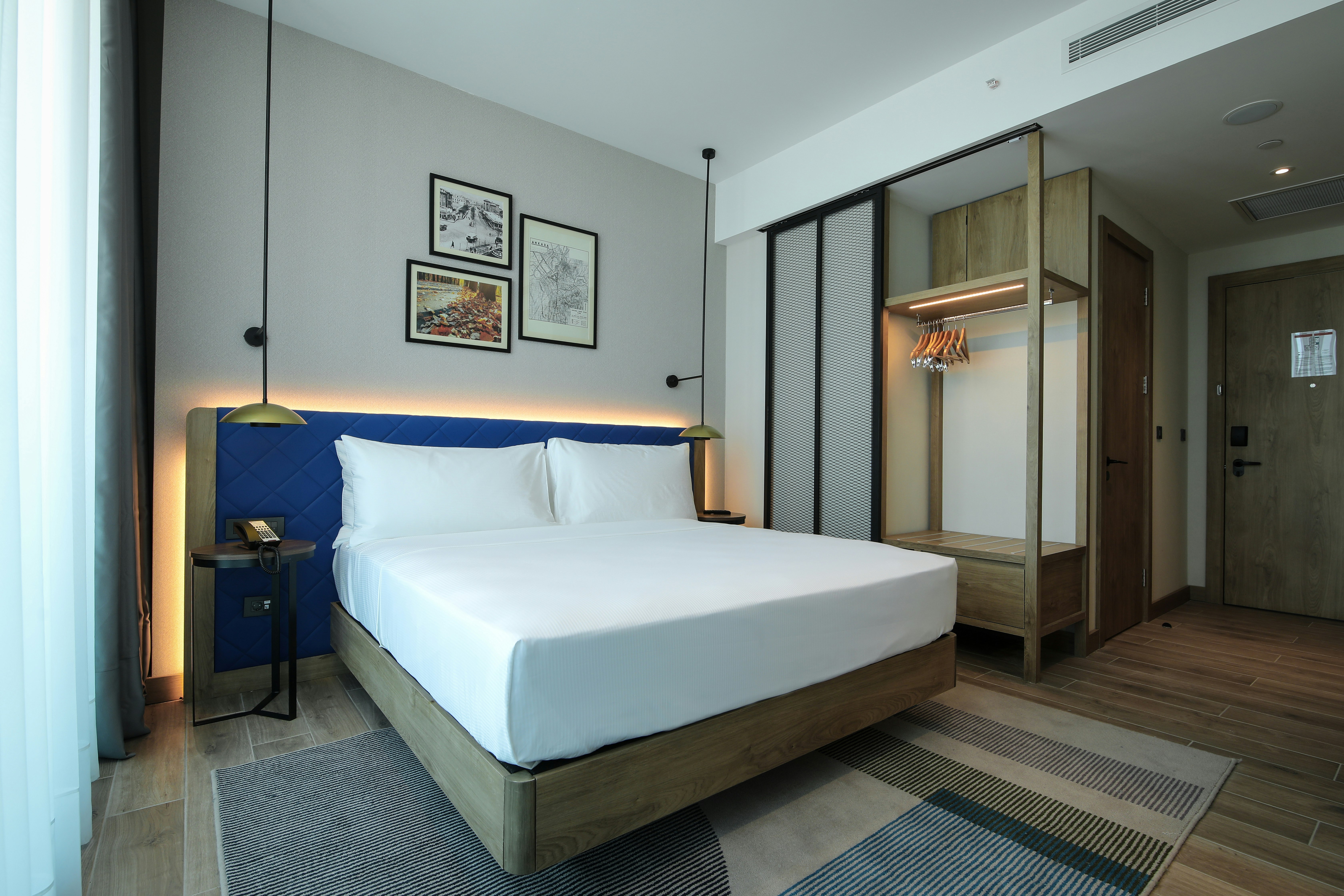 ROOM, KING BED, ACCESSIBLE