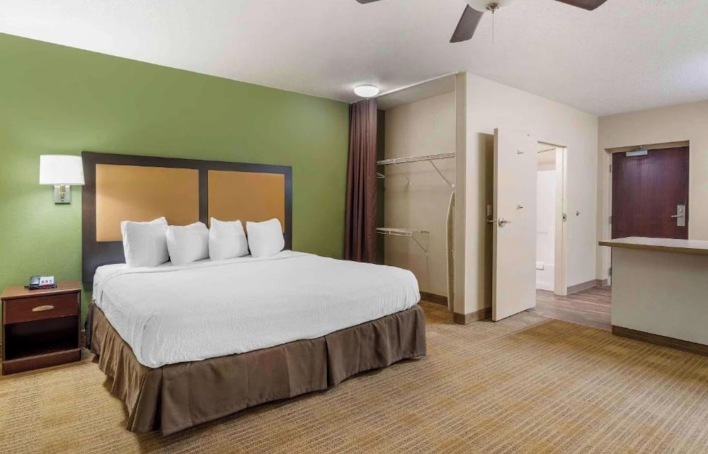 Studio 6 Corporate Extended Stay Chicago Lisle IL 19/51