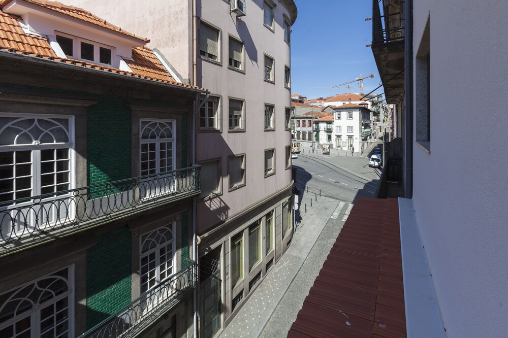 Bo Almada 166 6/50