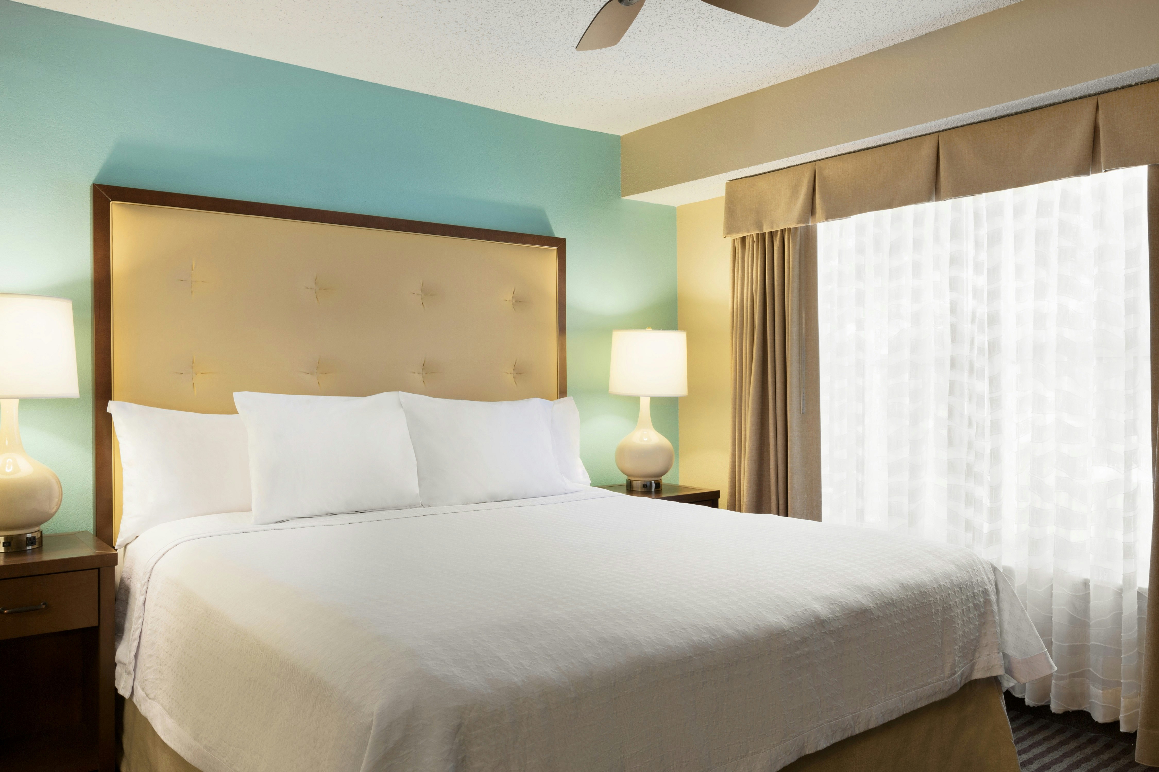 1 BEDROOM, SUITE, KING BED