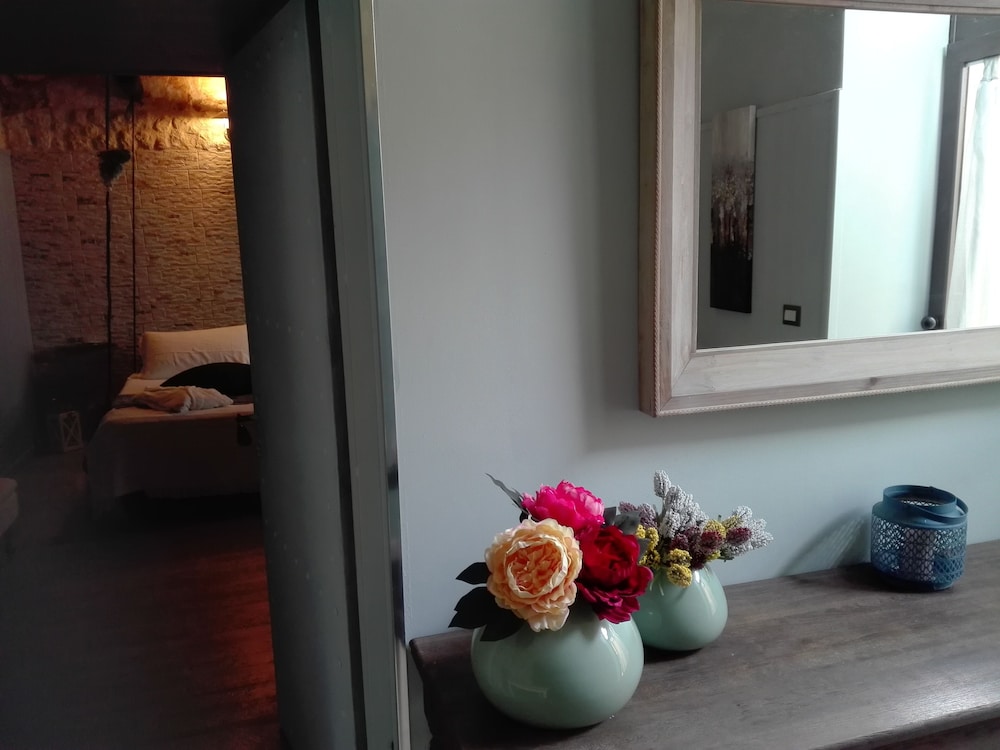 1 BEDROOM, HONEYMOON, SUITE, JETTED TUB, GROUND FLOOR