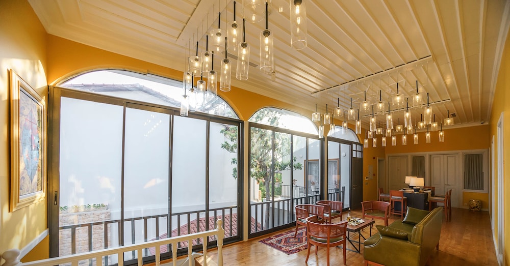 Delight Deluxe Boutique Hotel 8/79